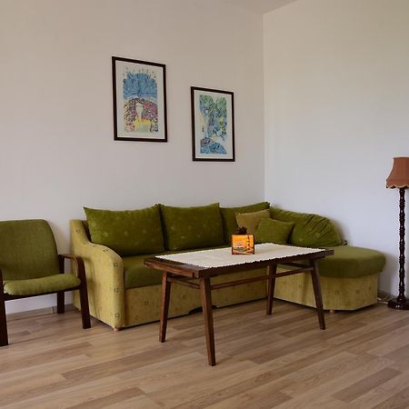 Guest Rooms Sea View Baltsjik Buitenkant foto