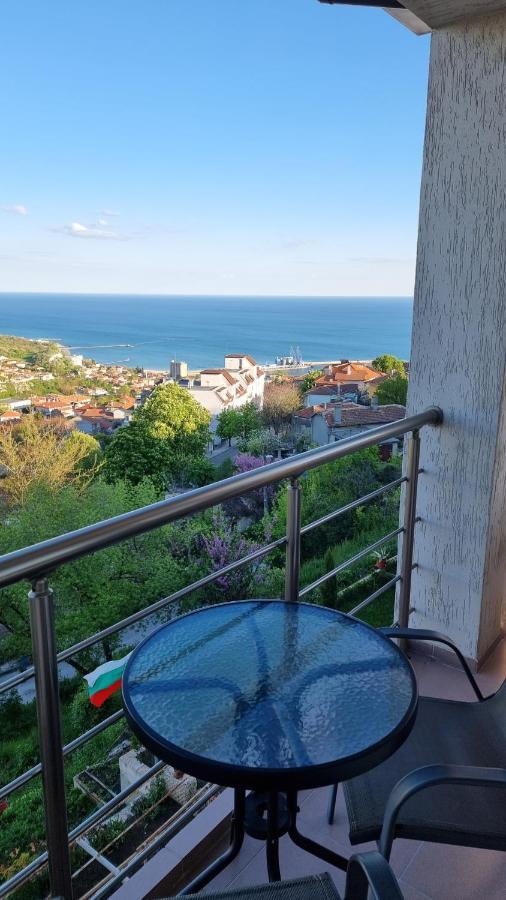 Guest Rooms Sea View Baltsjik Buitenkant foto