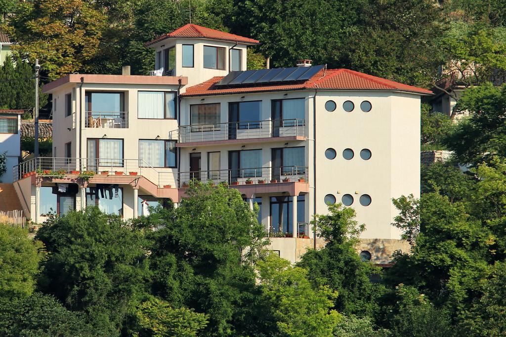 Guest Rooms Sea View Baltsjik Buitenkant foto