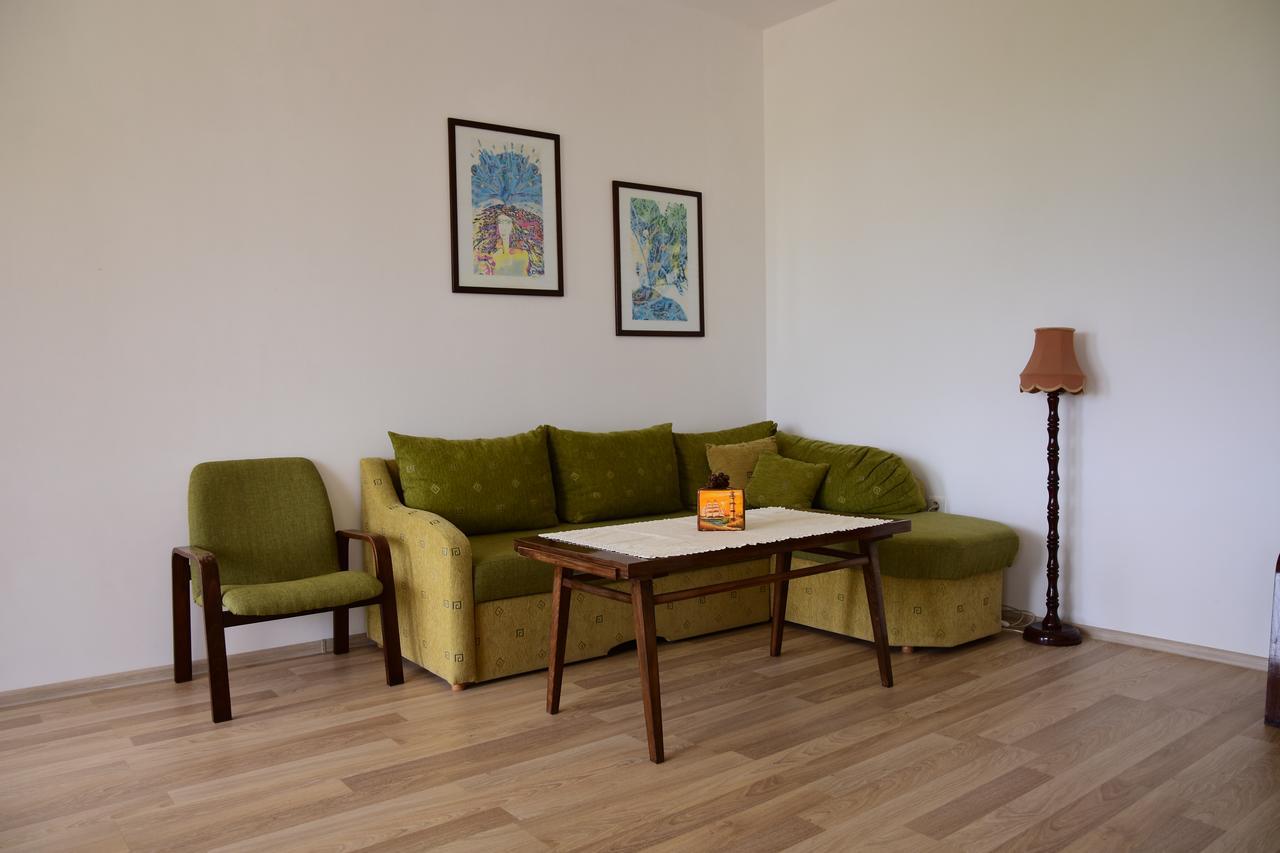Guest Rooms Sea View Baltsjik Buitenkant foto